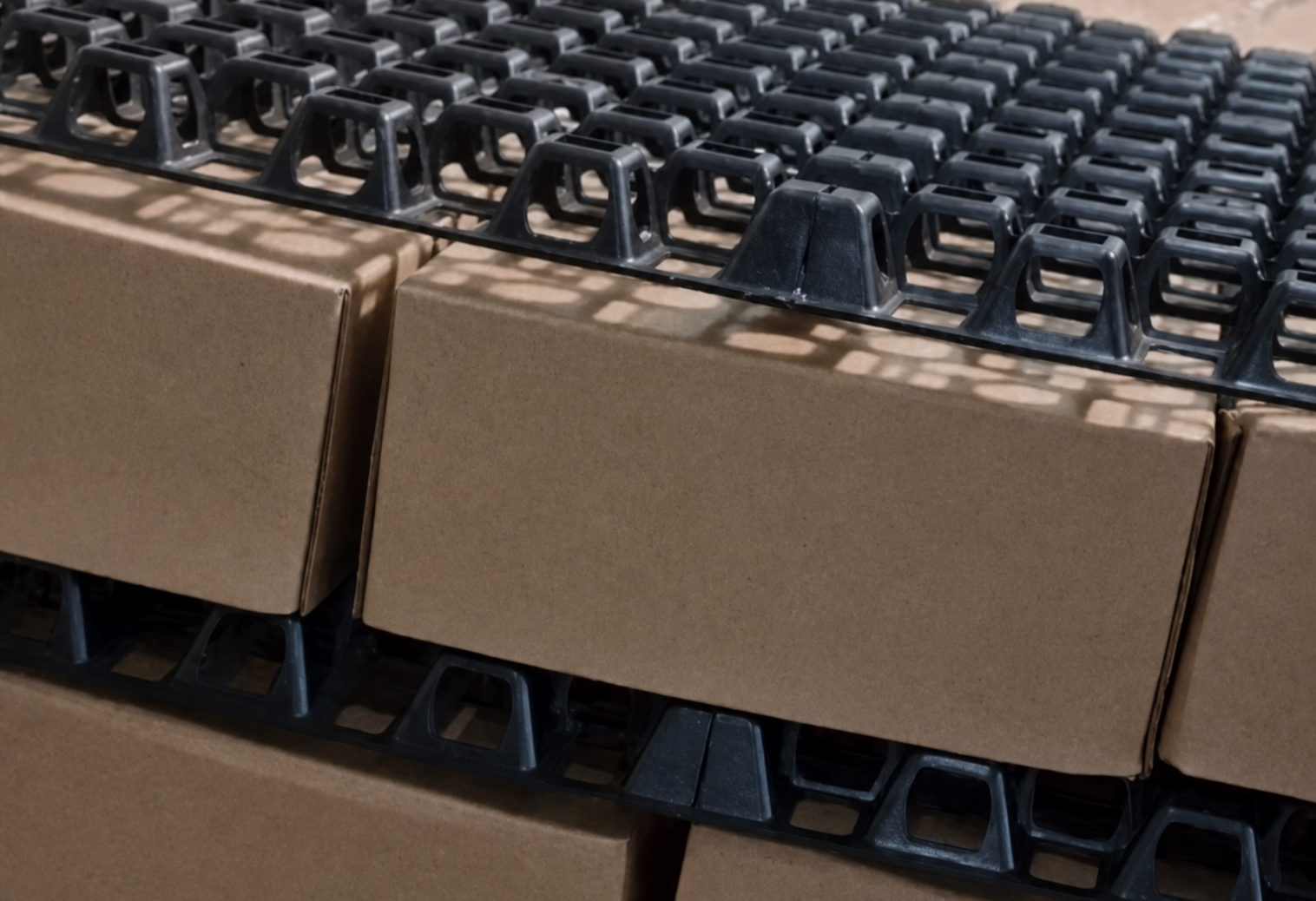 Detalle de separadores FreezeTeq NFS-II sobre cajas sin marca